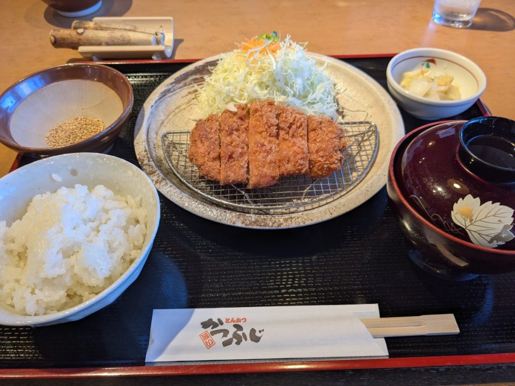 奥出雲ポークのとんかつ定食の写真